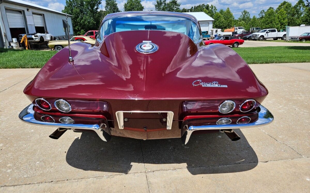 Chevrolet-Corvette-Coupe-1965-8