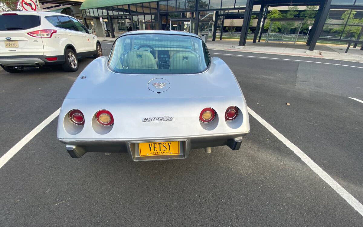 Chevrolet-Corvette-Coupe-1978-3