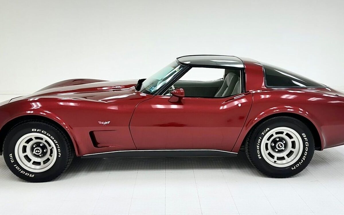 Chevrolet-Corvette-Coupe-1979-1