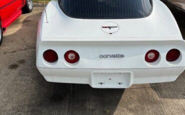 Chevrolet-Corvette-Coupe-1981-1