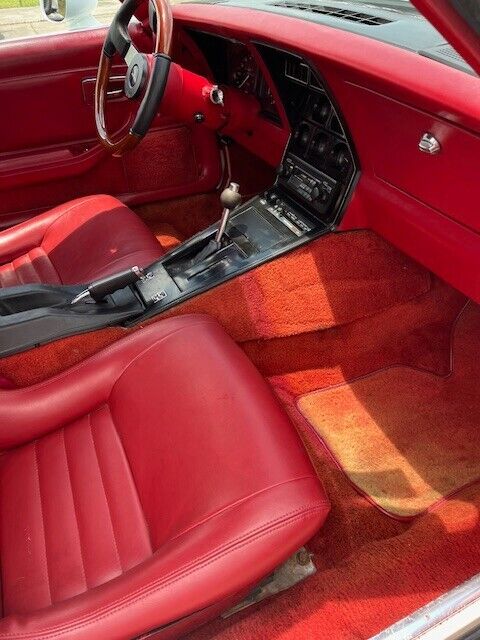 Chevrolet-Corvette-Coupe-1981-13