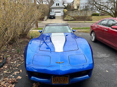 Chevrolet-Corvette-Coupe-1981-2