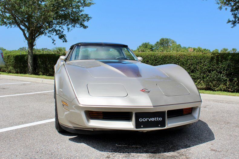 Chevrolet-Corvette-Coupe-1982-5