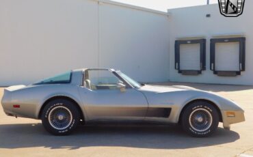 Chevrolet-Corvette-Coupe-1982-7