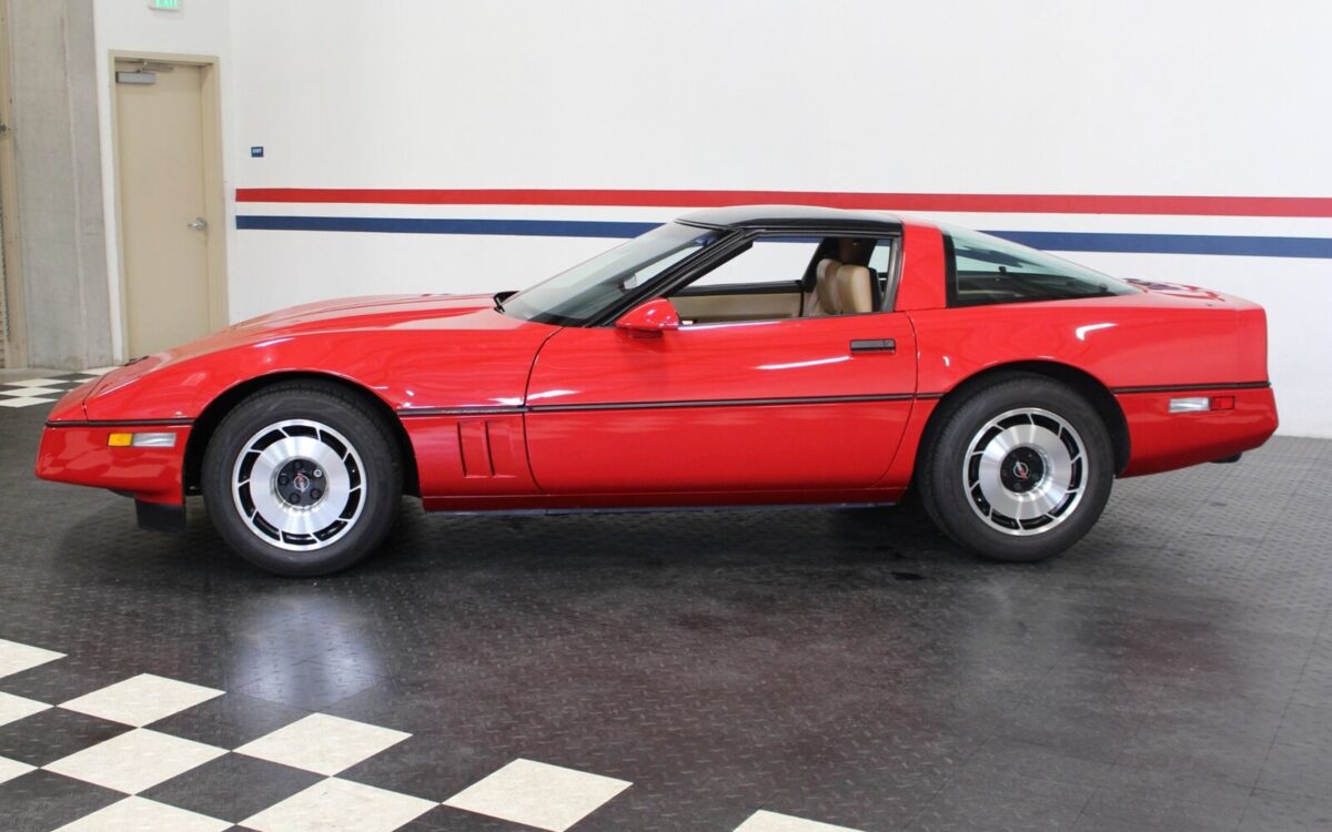 Chevrolet-Corvette-Coupe-1985-34