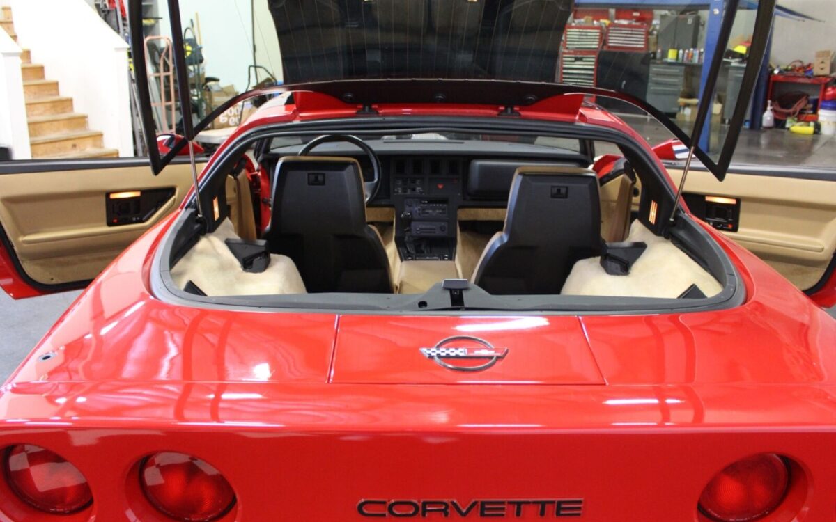 Chevrolet-Corvette-Coupe-1985-6