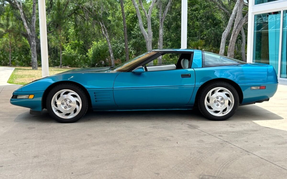 Chevrolet-Corvette-Coupe-1993-10