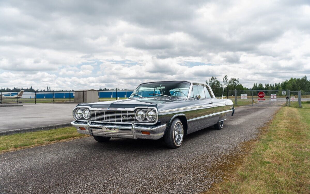 Chevrolet-Impala-Coupe-1964-2