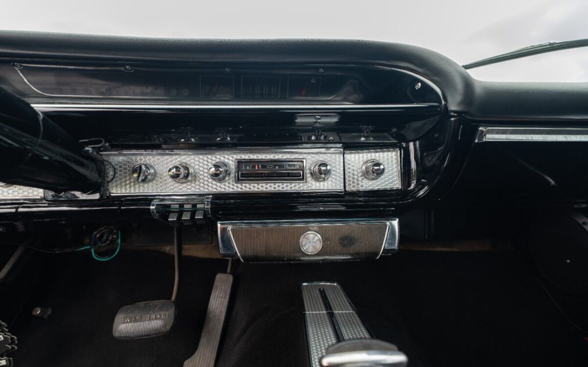 Chevrolet-Impala-Coupe-1964-20