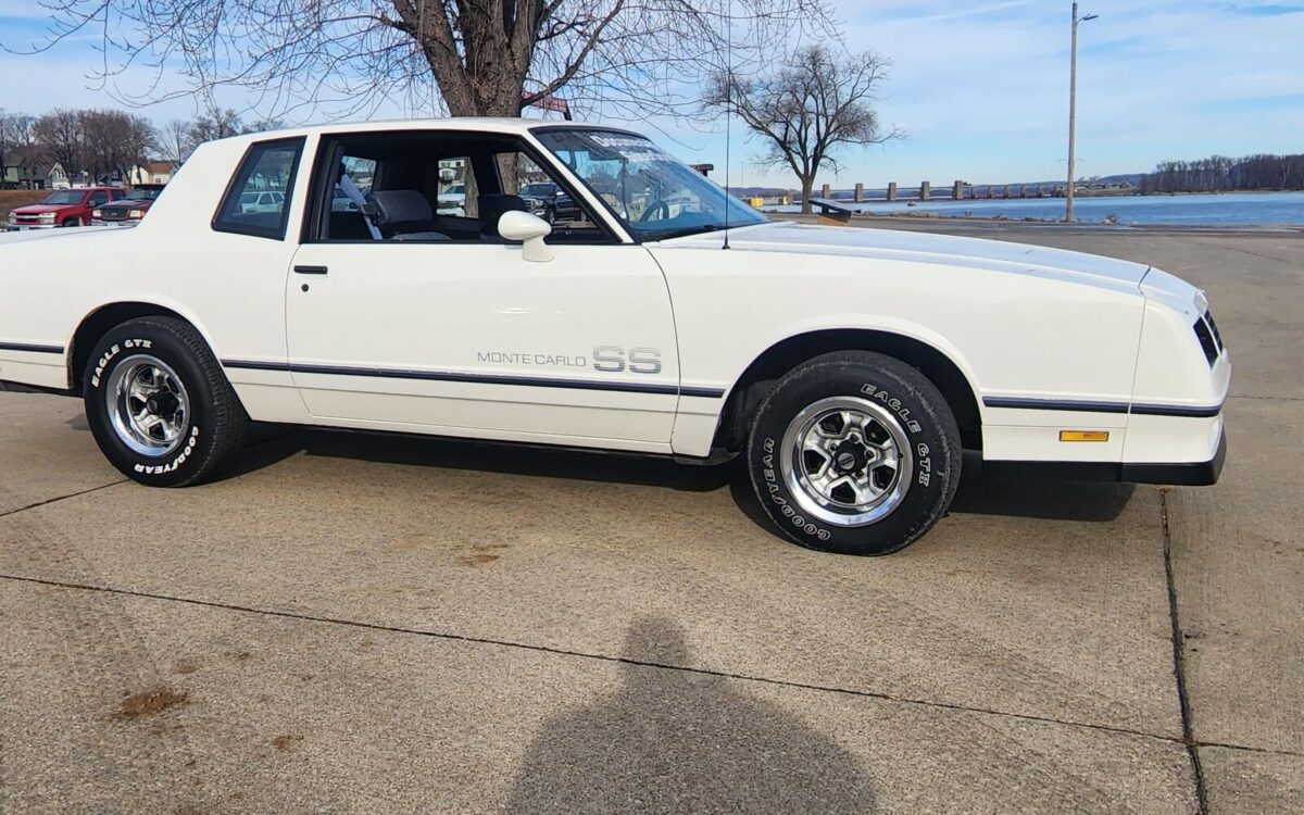 Chevrolet-Monte-Carlo-1984-1