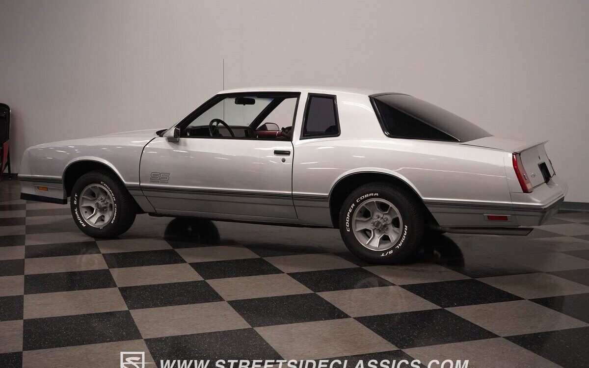 Chevrolet-Monte-Carlo-Coupe-1987-10