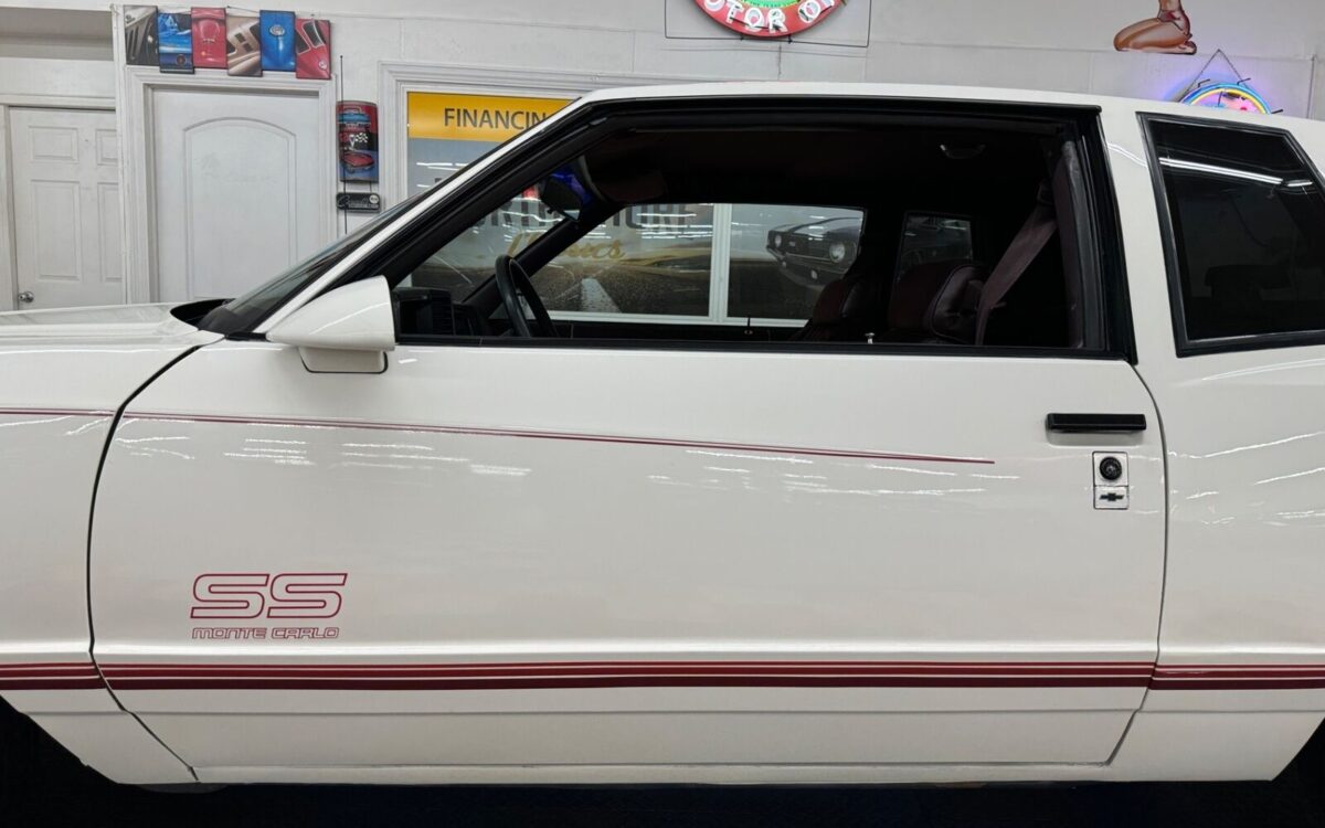 Chevrolet-Monte-Carlo-Coupe-1987-20