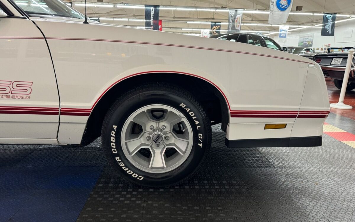 Chevrolet-Monte-Carlo-Coupe-1987-27