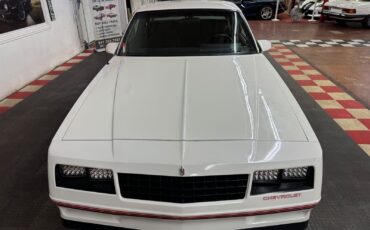 Chevrolet-Monte-Carlo-Coupe-1987-4