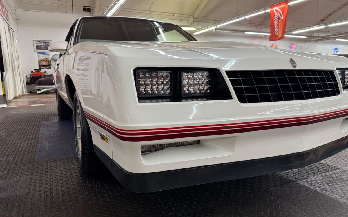 Chevrolet-Monte-Carlo-Coupe-1987-7