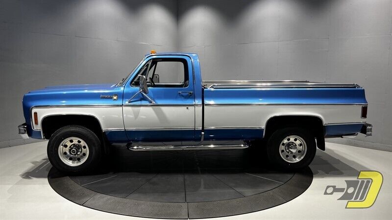 Chevrolet-Other-Pickups-1975-27
