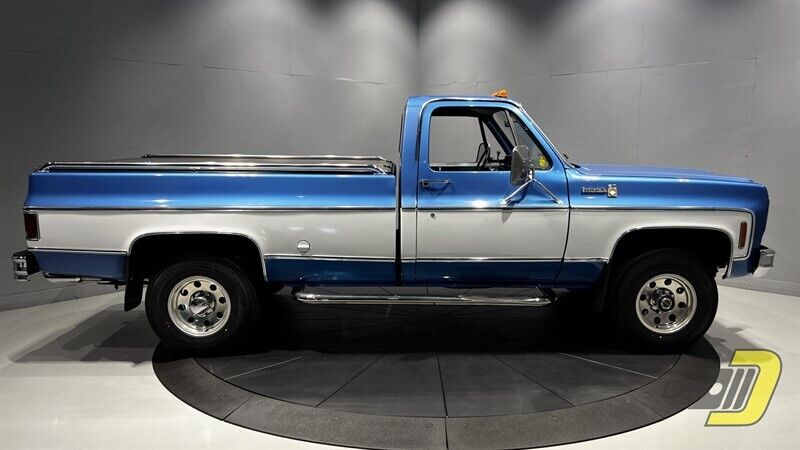 Chevrolet-Other-Pickups-1975-28