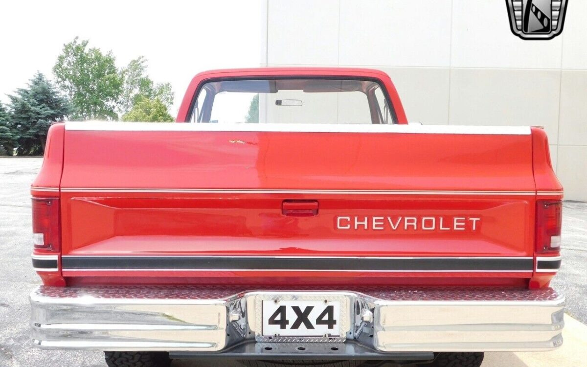 Chevrolet-Silverado-1500-Pickup-1986-6