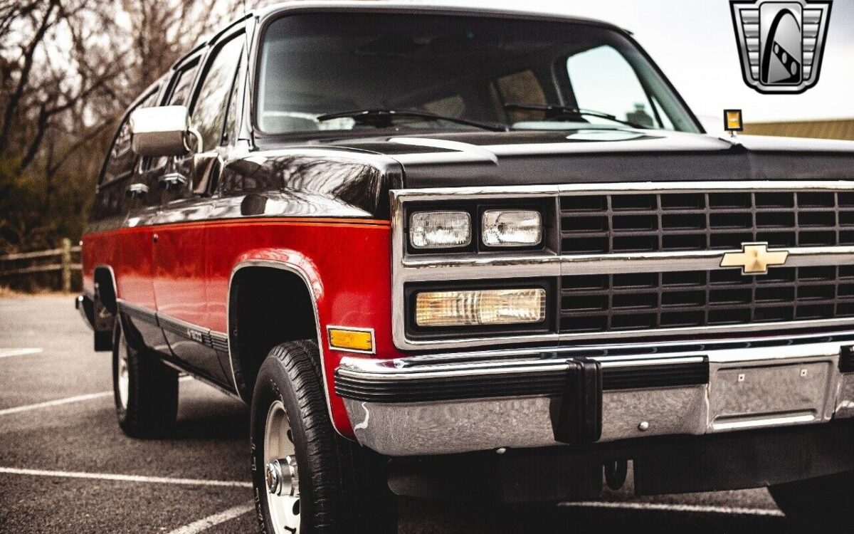 Chevrolet-Suburban-1991-11
