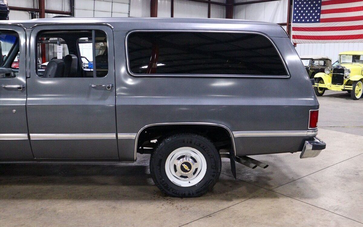 Chevrolet-Suburban-SUV-1986-3