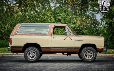 Dodge-Ramcharger-1986-7