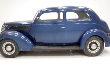 Ford-74-Series-Berline-1937-1