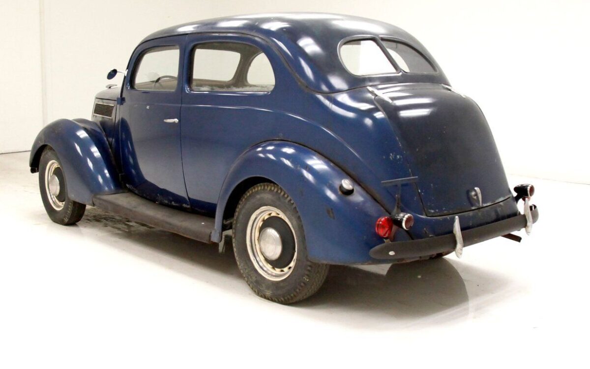 Ford-74-Series-Berline-1937-2