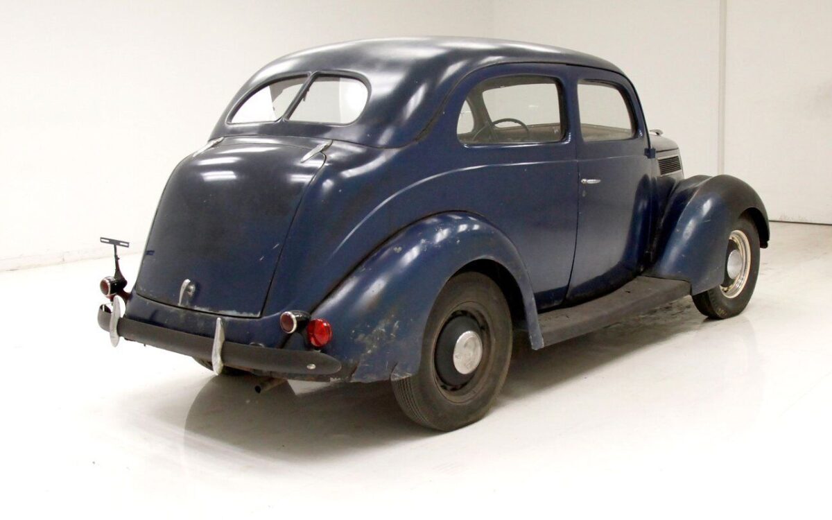 Ford-74-Series-Berline-1937-4
