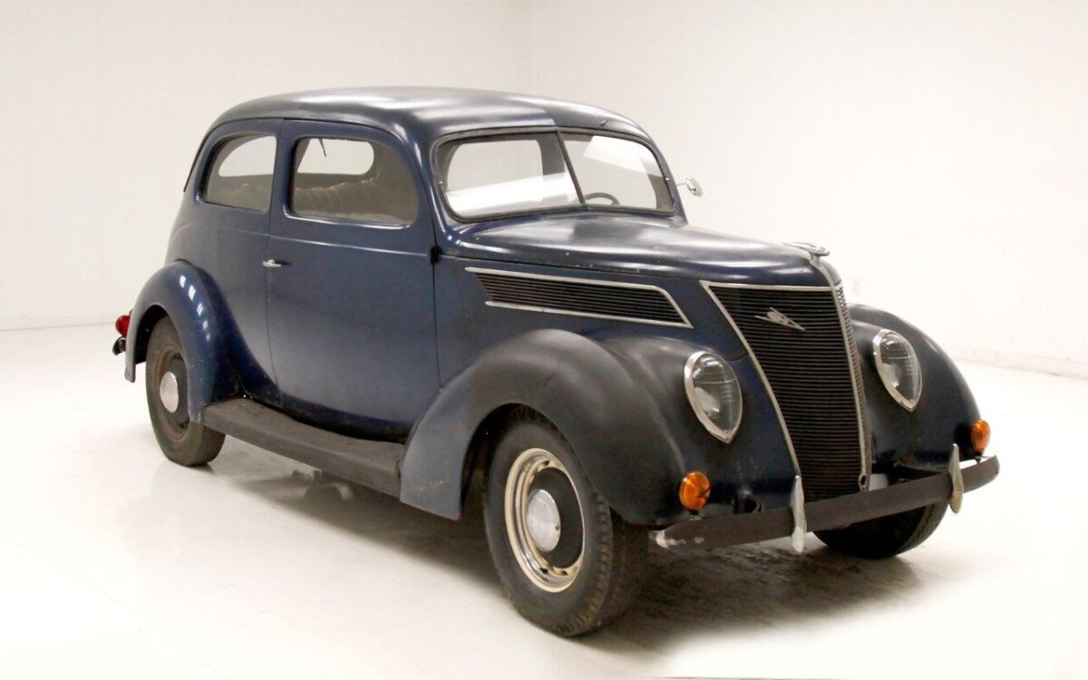 Ford-74-Series-Berline-1937-5