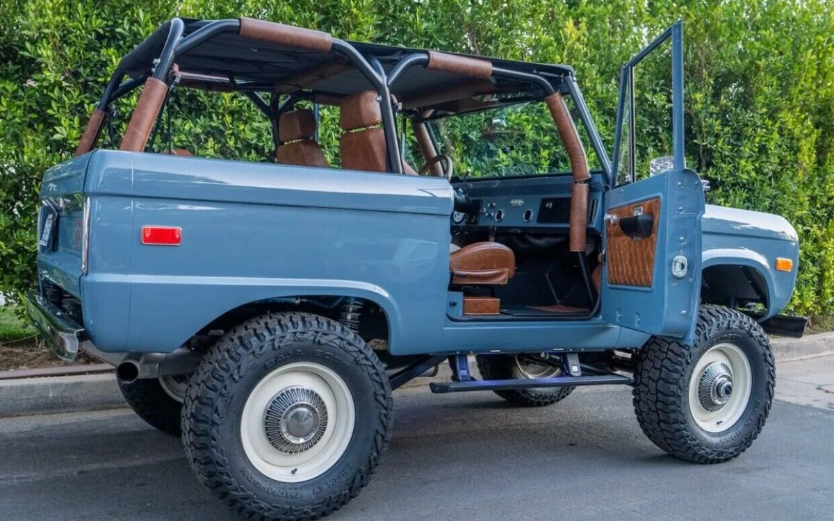 Ford-Bronco-1966-12