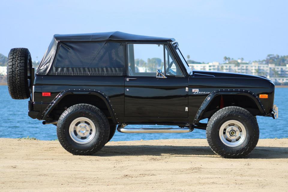 Ford-Bronco-1970-2
