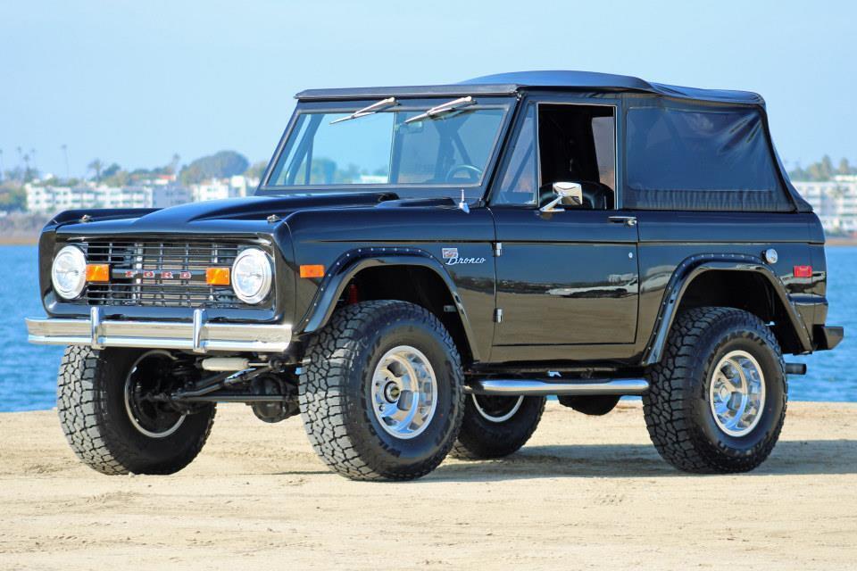 Ford Bronco  year1}