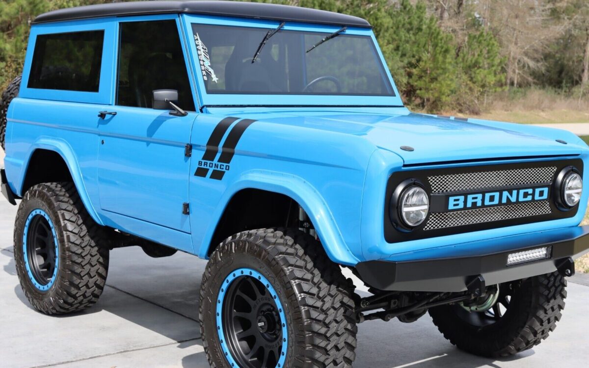 Ford Bronco  year1}