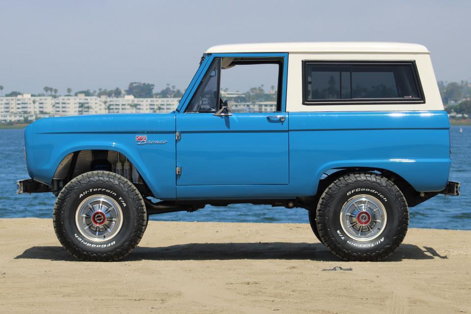 Ford-Bronco-1976-2