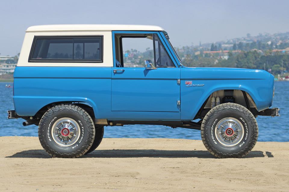 Ford-Bronco-1976-3