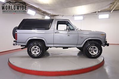 Ford-Bronco-1985-3