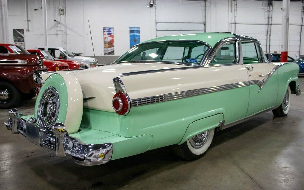 Ford-Crown-Victoria-1956-4