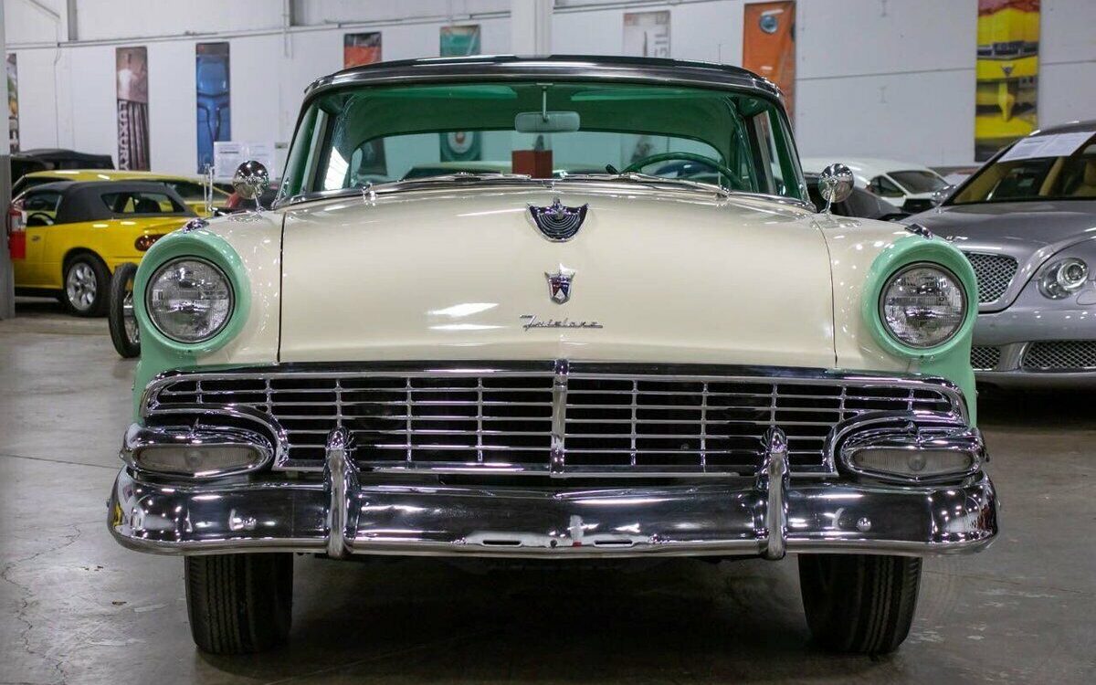 Ford-Crown-Victoria-1956-7