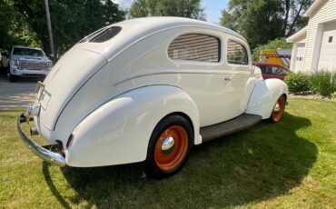 Ford-Deluxe-Berline-1939-11