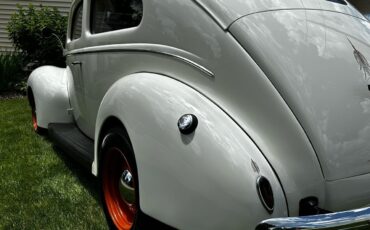 Ford-Deluxe-Berline-1939-26