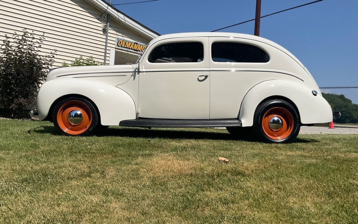 Ford-Deluxe-Berline-1939-5