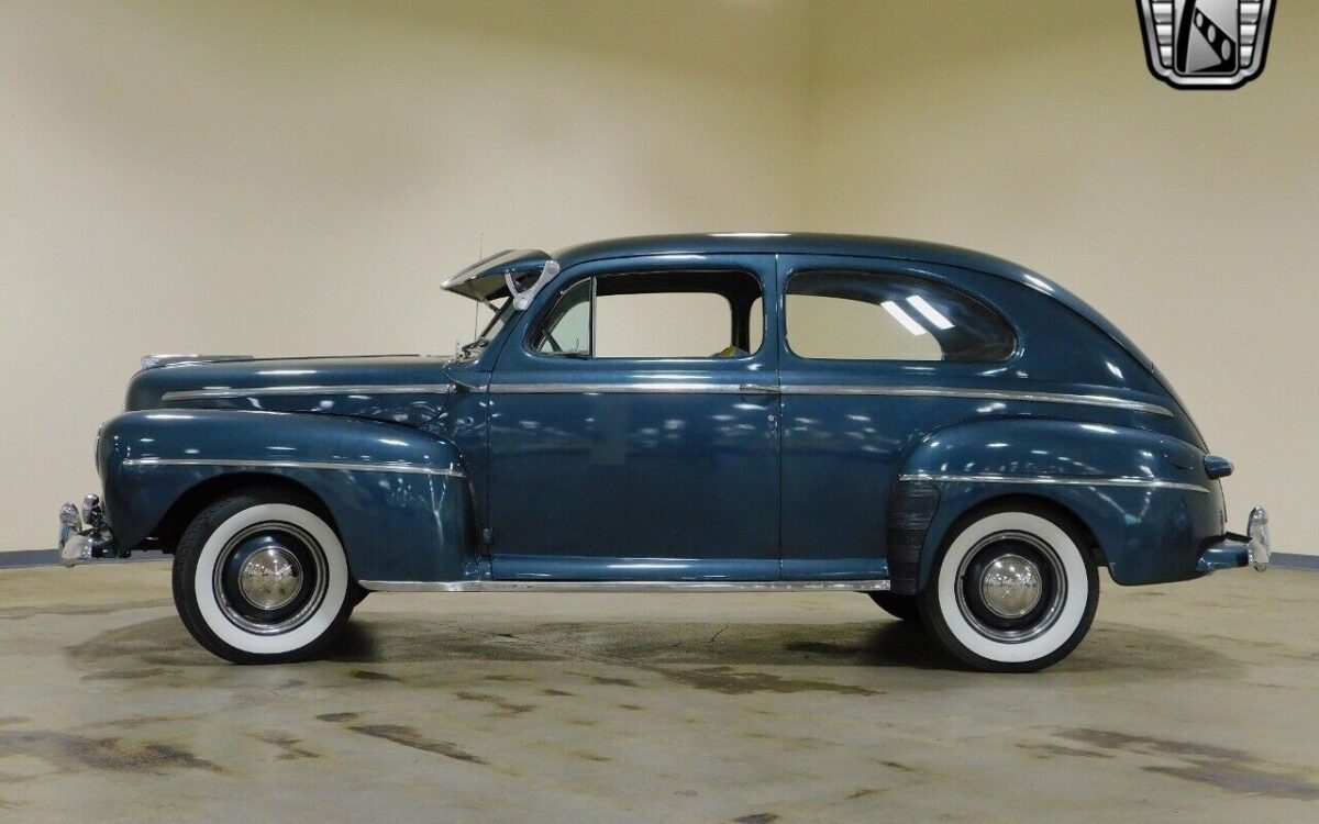 Ford-Deluxe-Super-Deluxe-1947-3