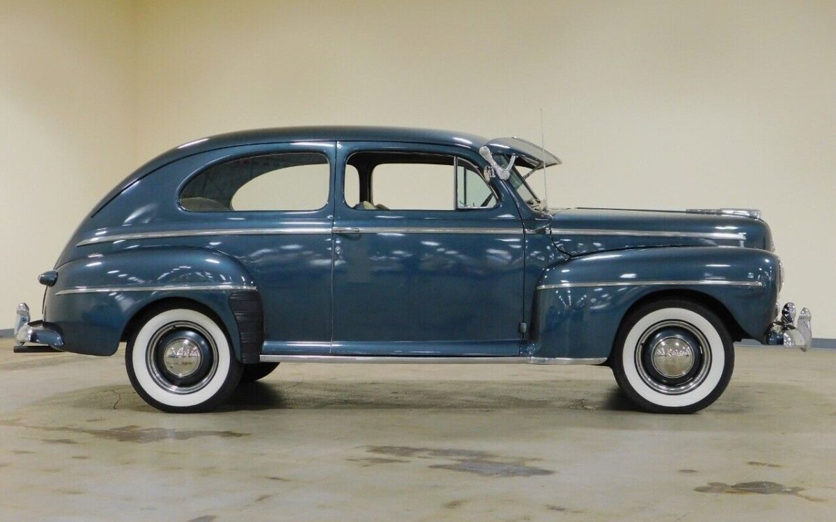 Ford-Deluxe-Super-Deluxe-1947-6
