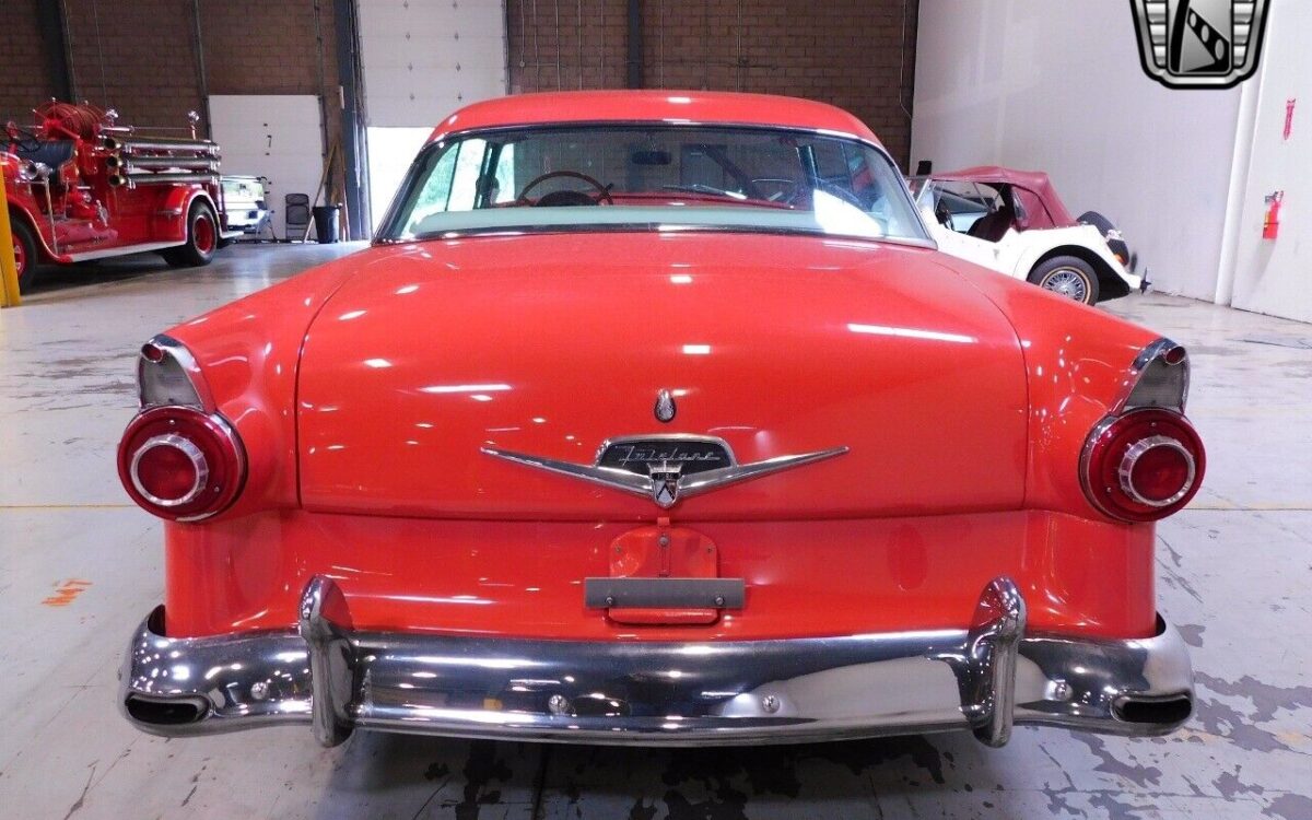 Ford-Fairlane-1956-4