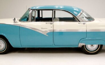 Ford-Fairlane-Fordor-Berline-1956-1