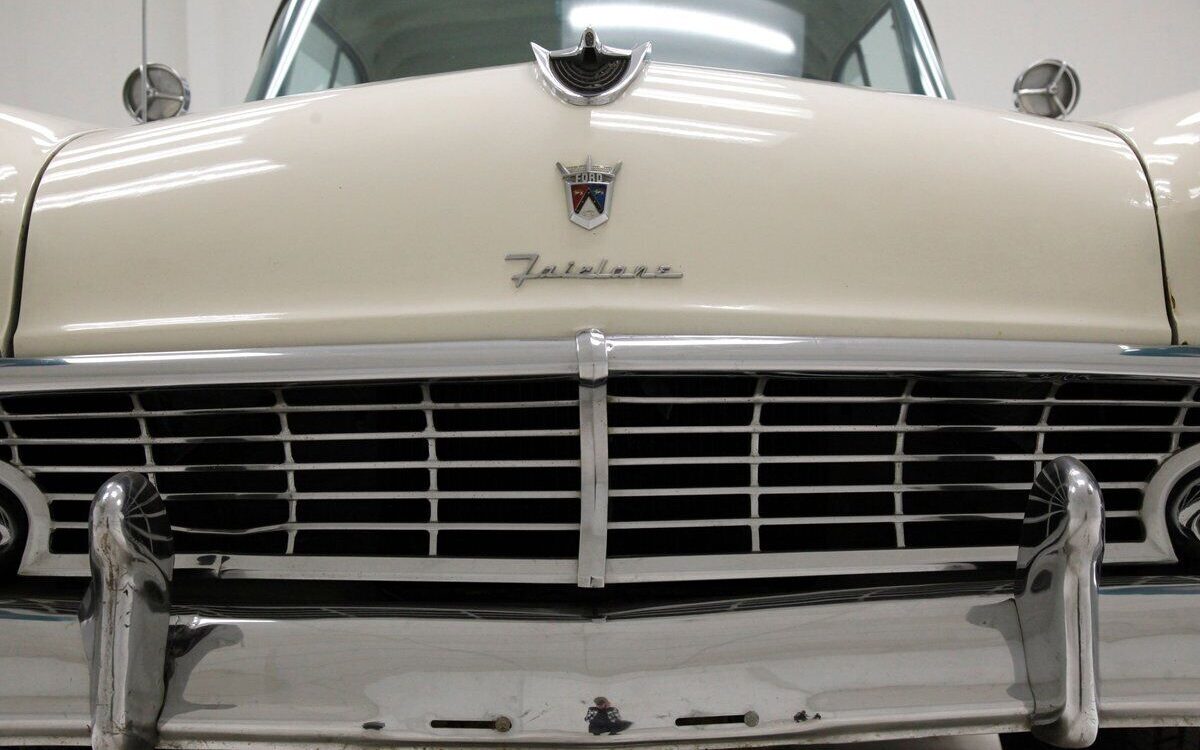 Ford-Fairlane-Fordor-Berline-1956-7