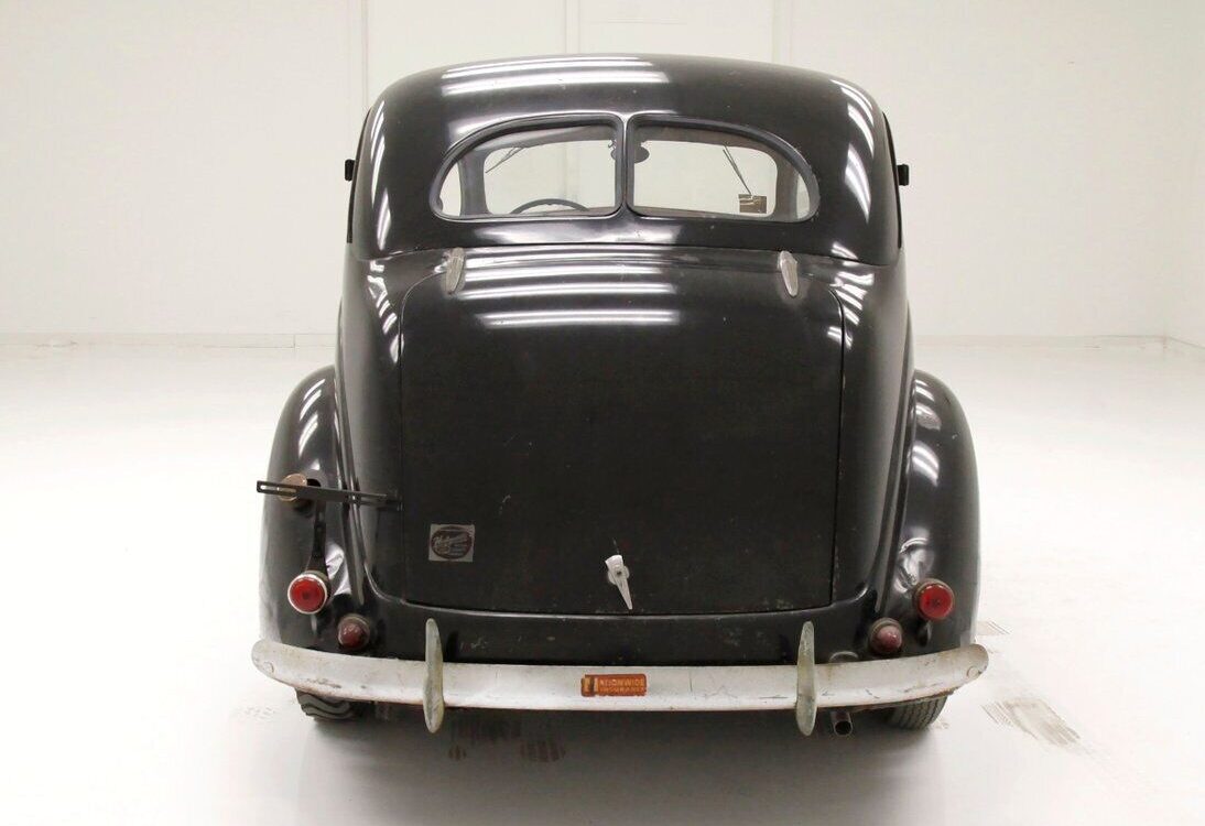 Ford-Fordor-Berline-1937-3