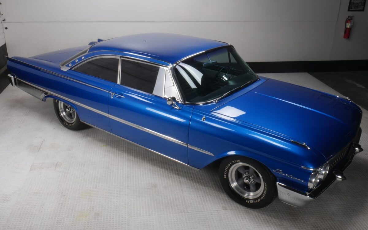 Ford-Galaxie-Coupe-1961-1