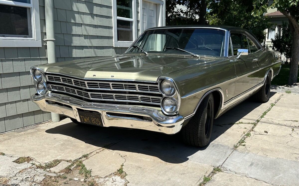 Ford-Galaxie-Coupe-1967-1