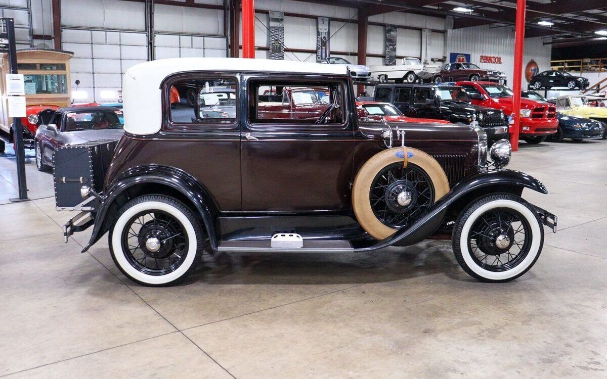 Ford-Model-A-Coupe-1930-8